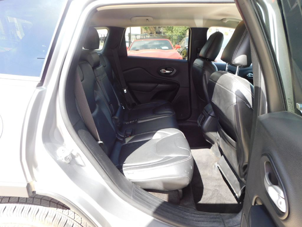 2015 Jeep Cherokee Image 38