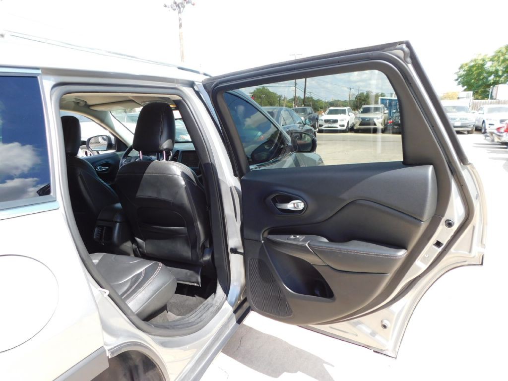 2015 Jeep Cherokee Image 39