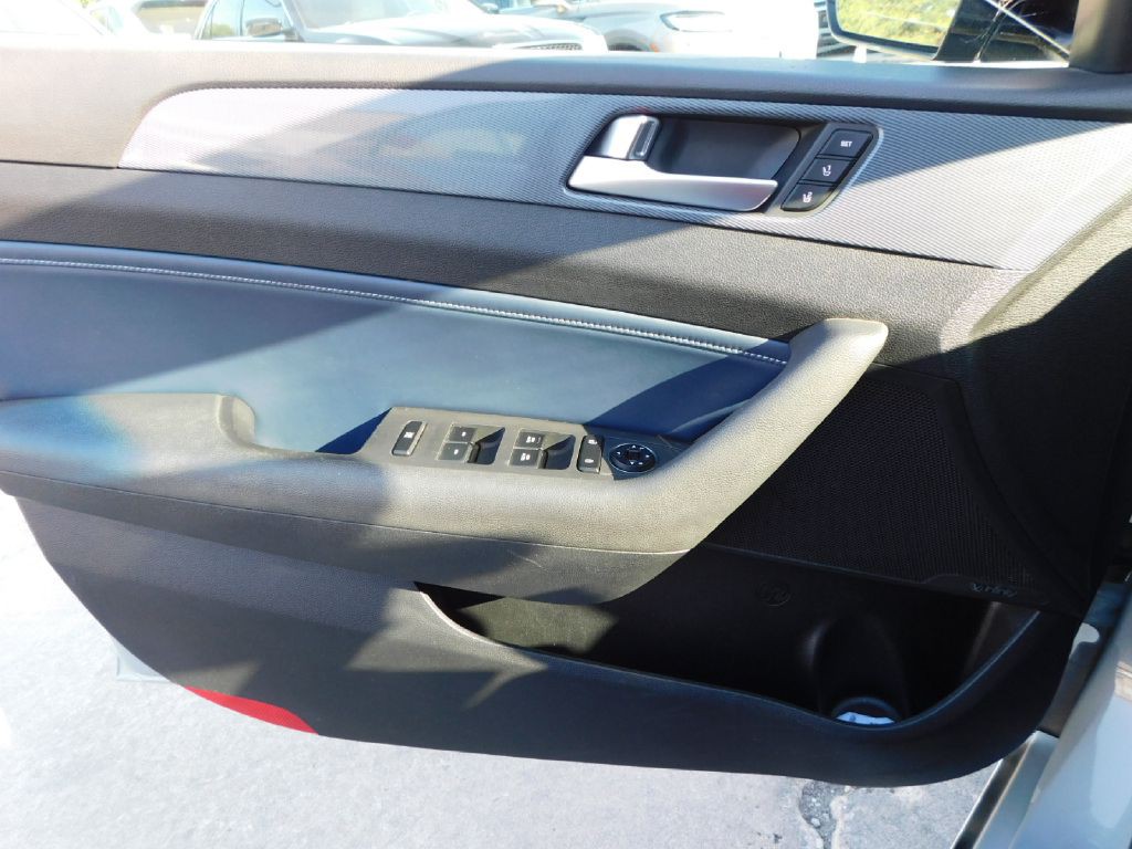2016 Hyundai Sonata Image 32