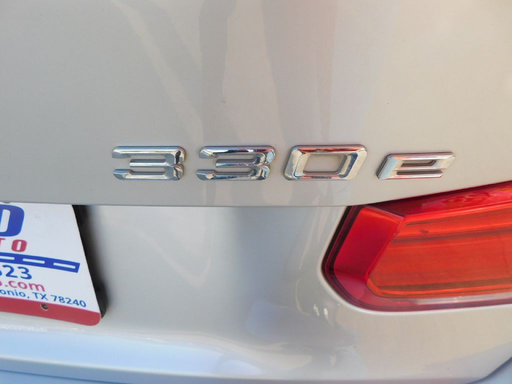 2017 BMW 3 Series Image 13