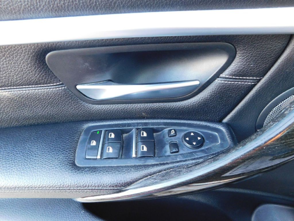 2017 BMW 3 Series Image 29