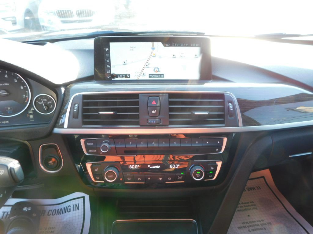 2017 BMW 3 Series Image 35