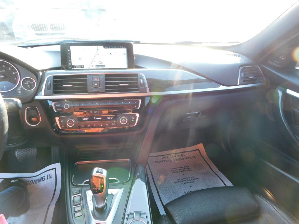 2017 BMW 3 Series Image 36