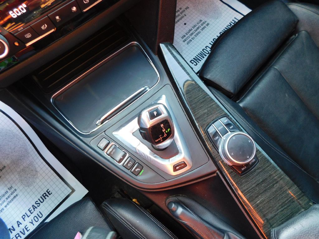 2017 BMW 3 Series Image 37