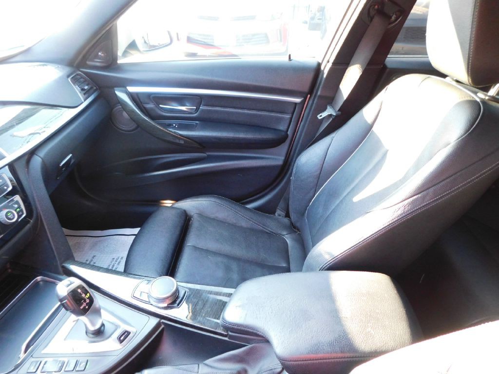 2017 BMW 3 Series Image 38