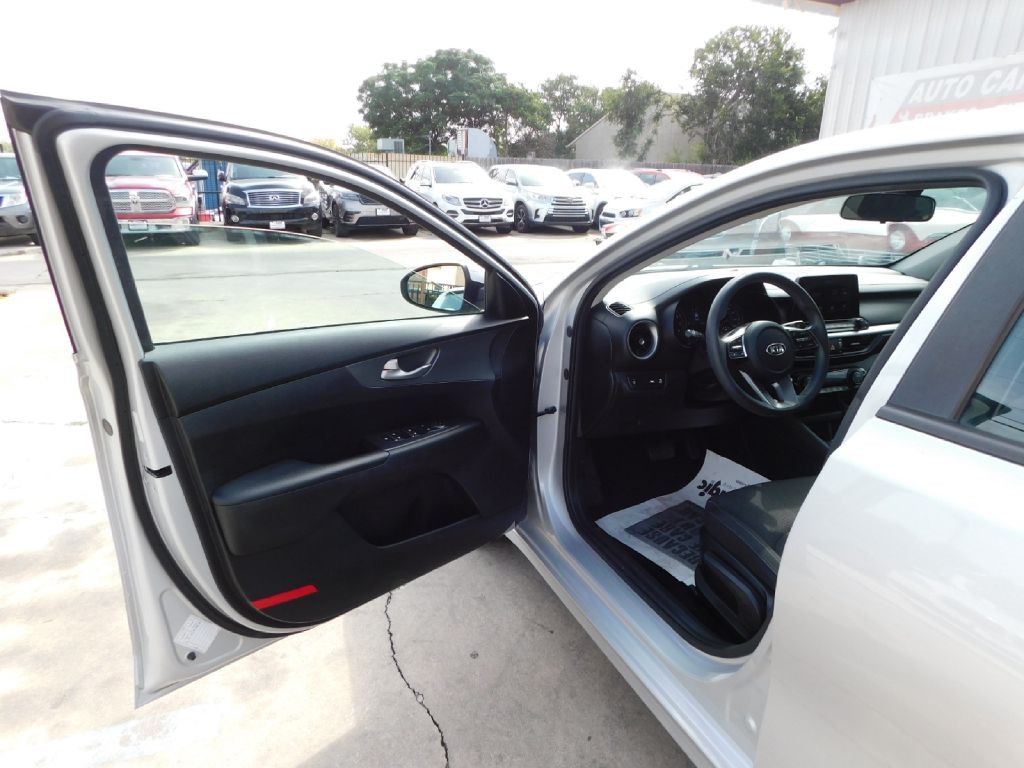 2018 Kia Forte Image 16