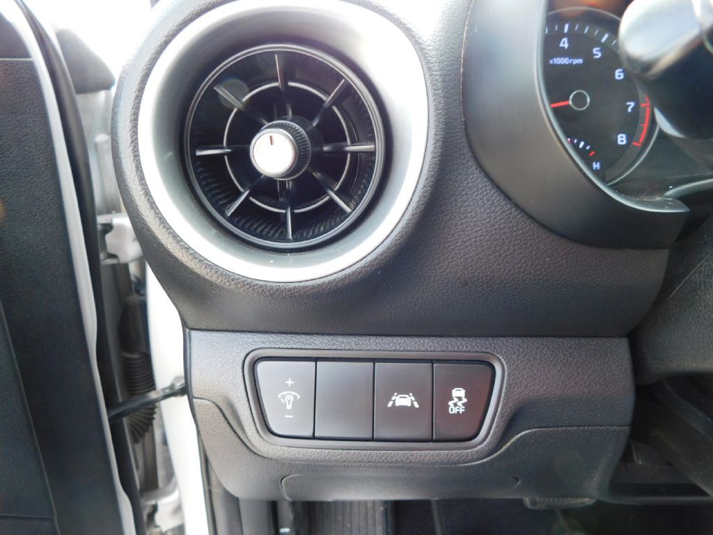 2018 Kia Forte Image 22