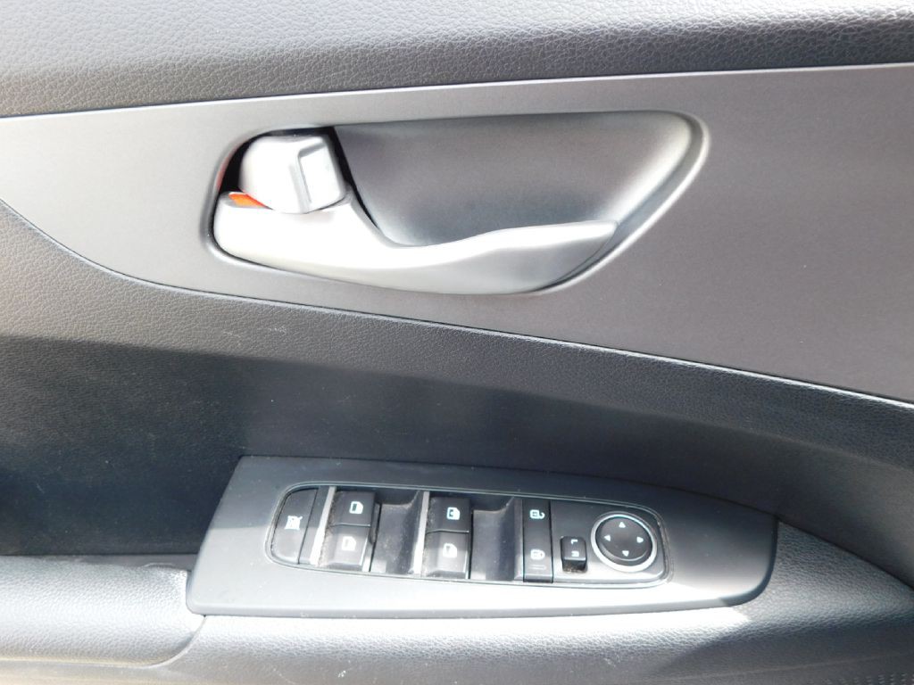 2018 Kia Forte Image 24
