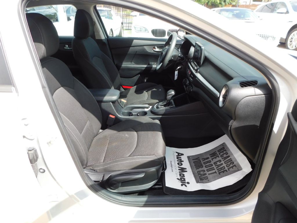 2018 Kia Forte Image 37