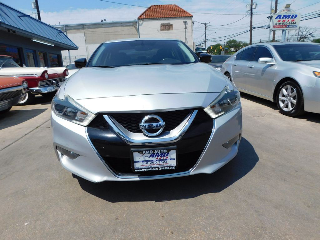 2017 Nissan Maxima Image 2