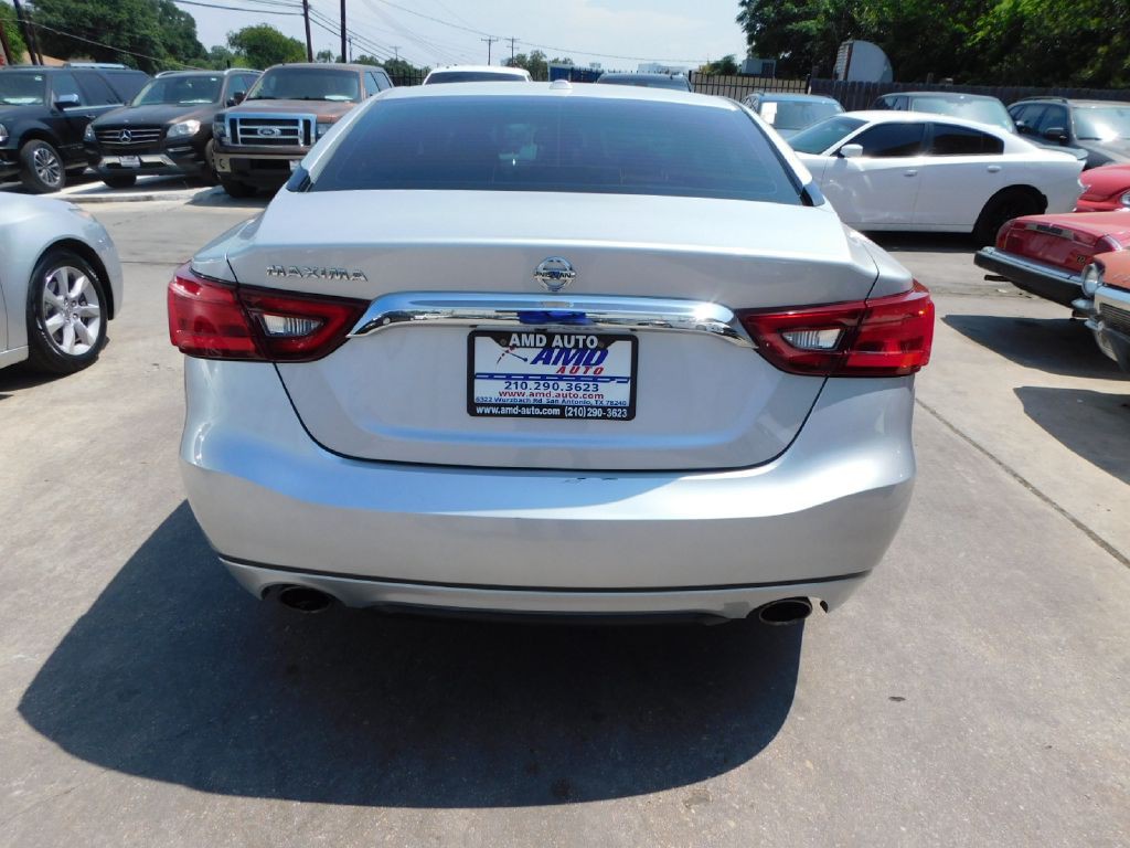 2017 Nissan Maxima Image 6