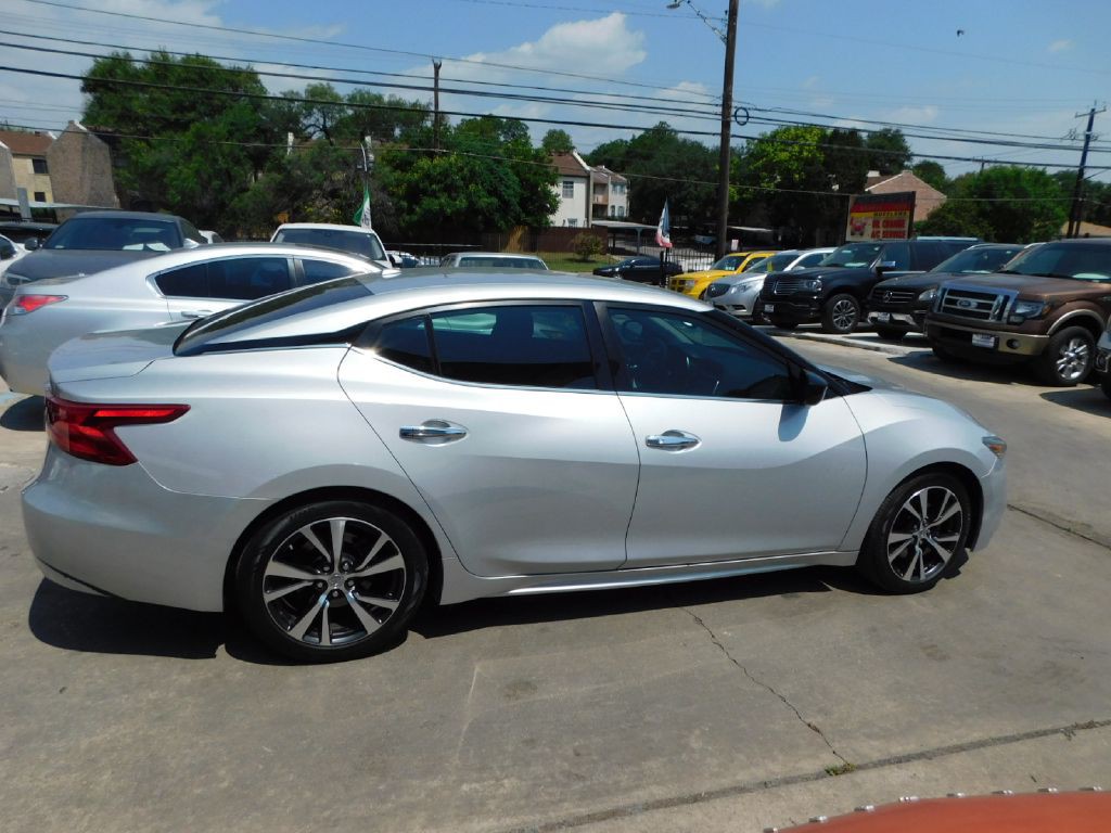 2017 Nissan Maxima Image 8