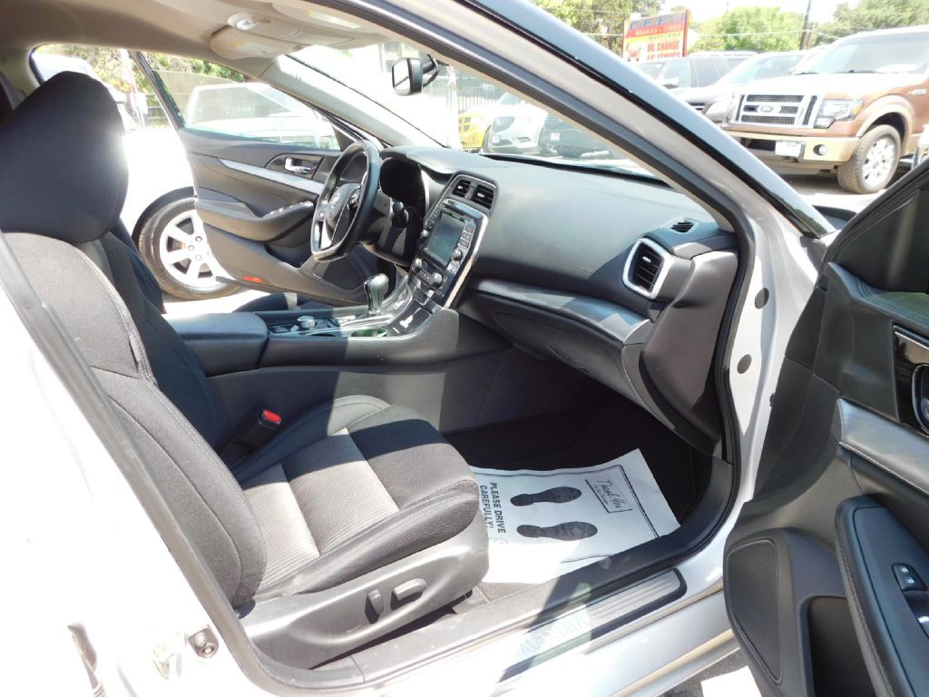 2017 Nissan Maxima Image 13