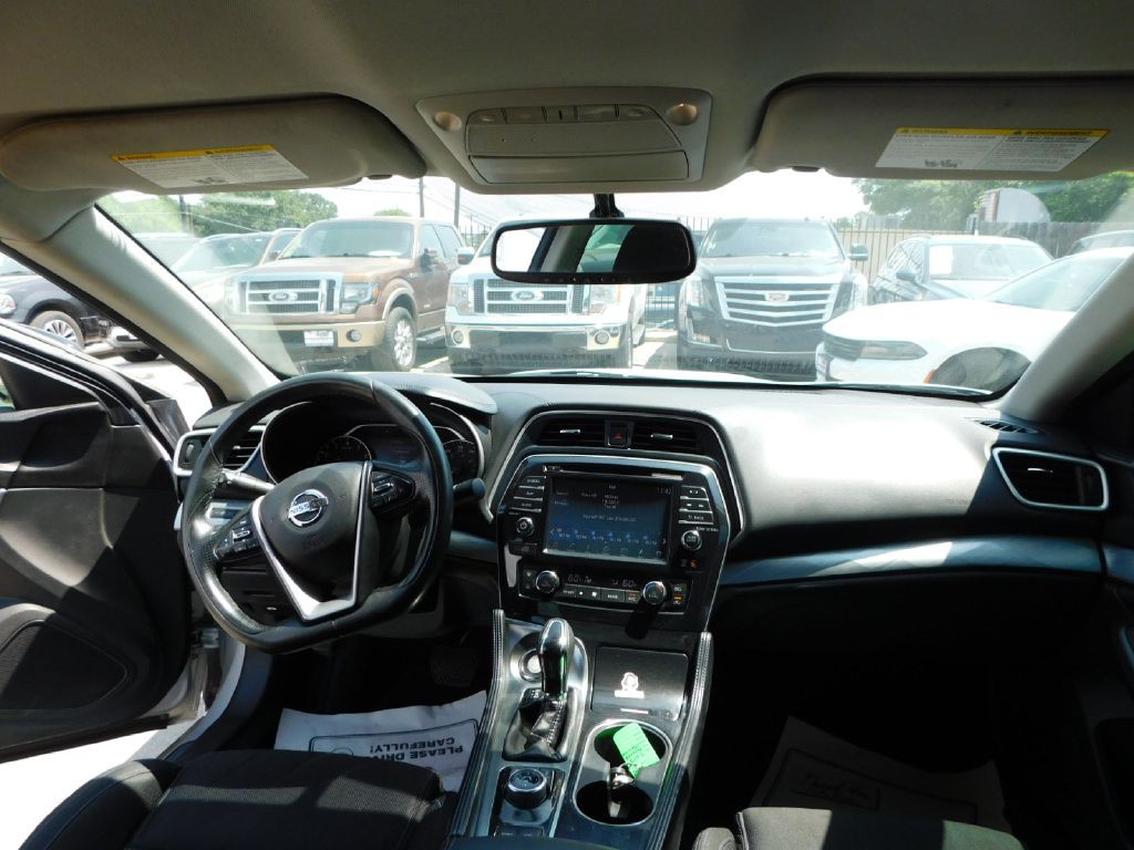 2017 Nissan Maxima Image 15