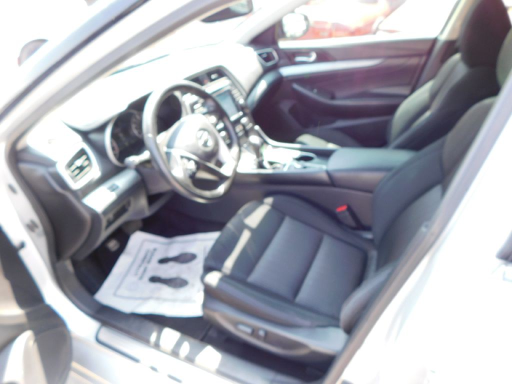 2017 Nissan Maxima Image 17