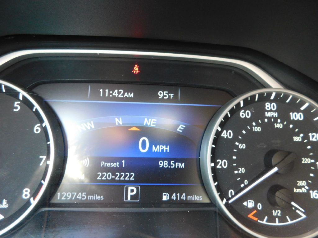 2017 Nissan Maxima Image 18