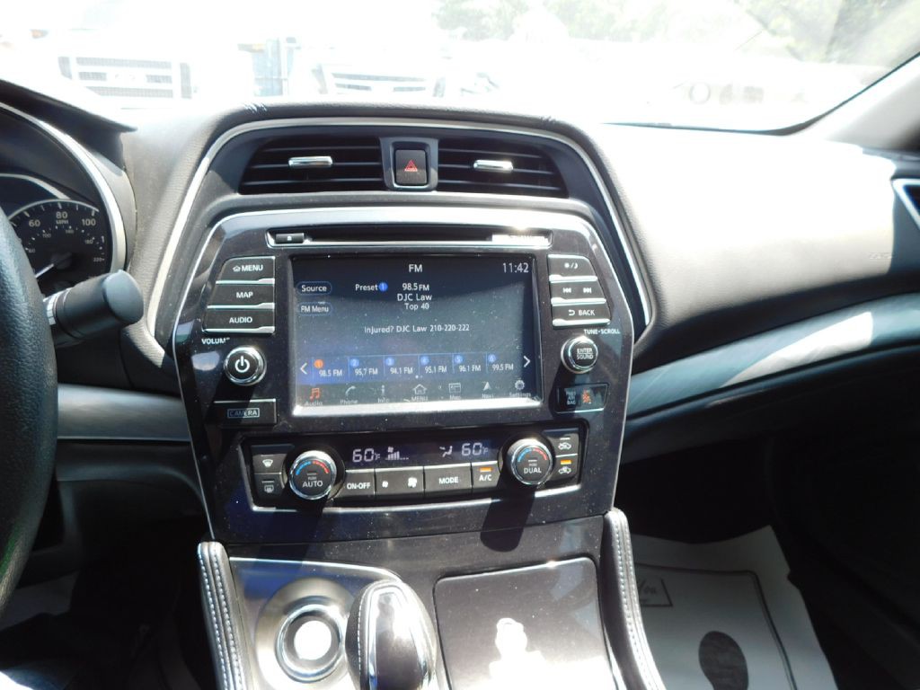 2017 Nissan Maxima Image 20