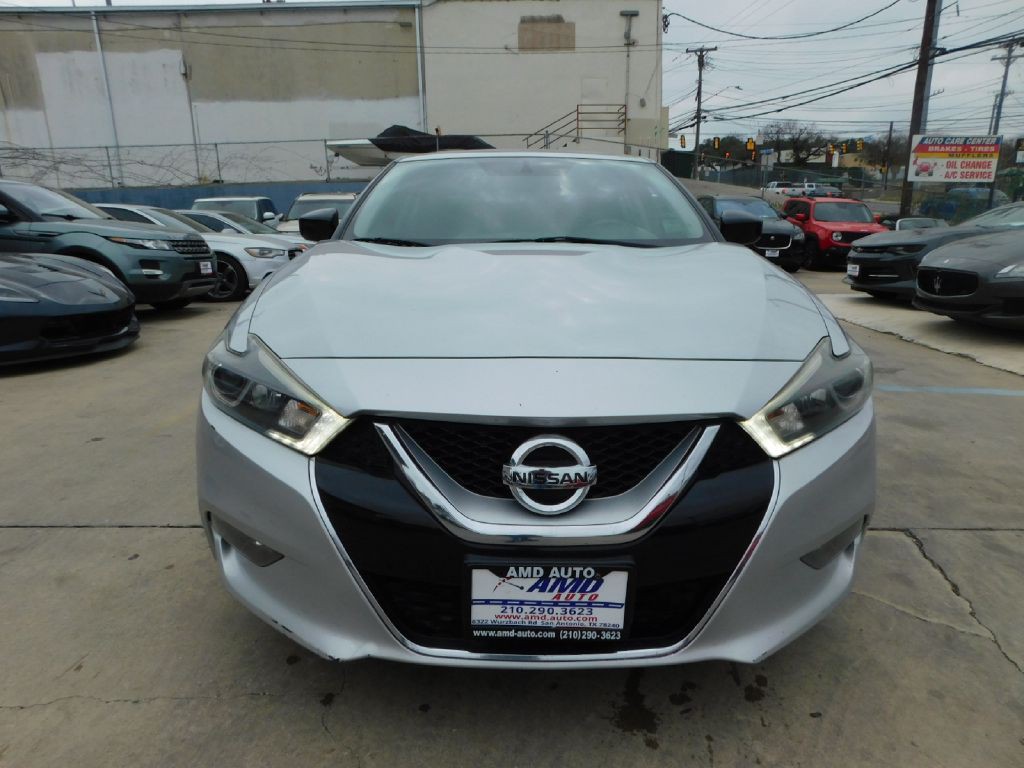 2017 Nissan Maxima Image 2