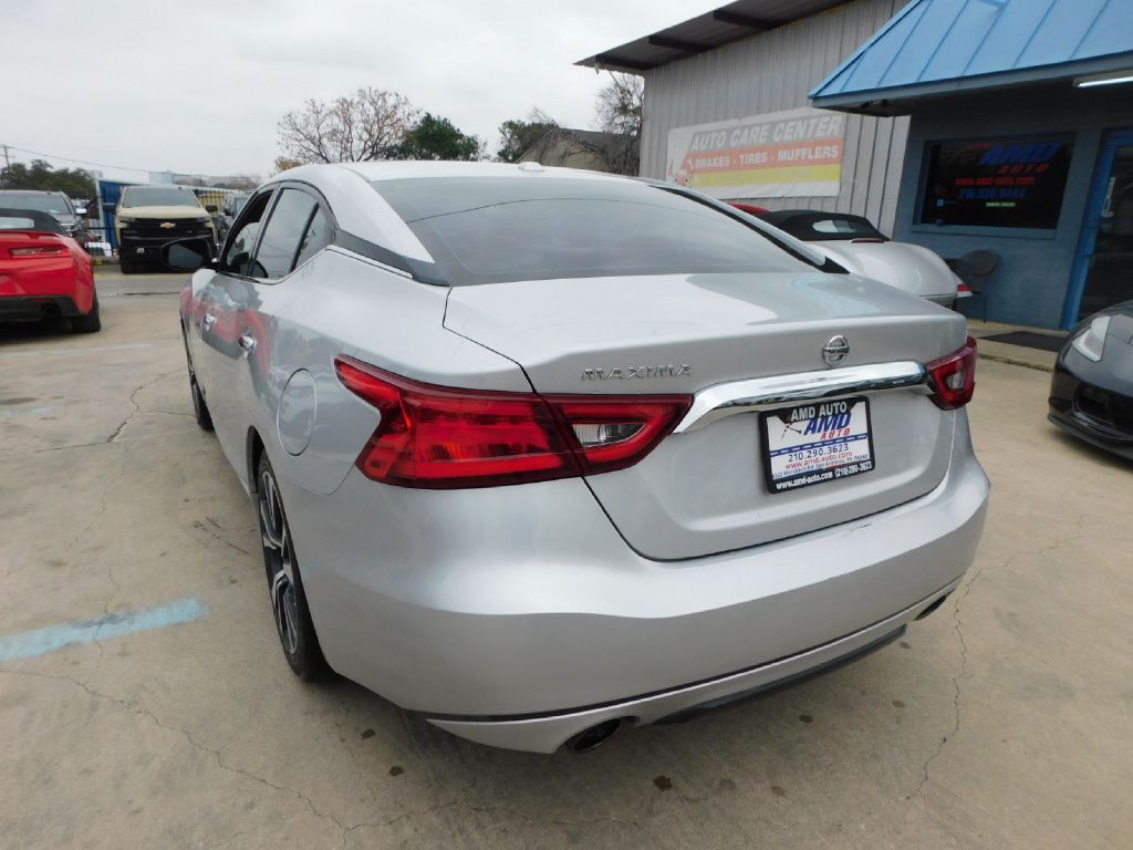 2017 Nissan Maxima Image 5