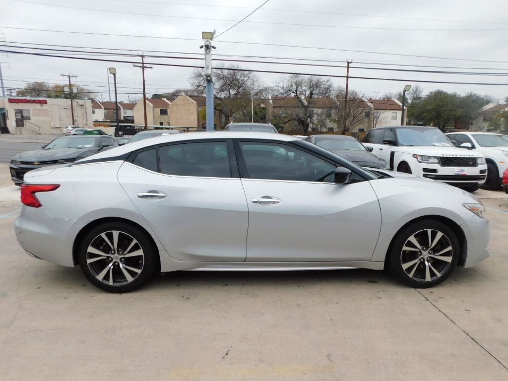 2017 Nissan Maxima Image 8