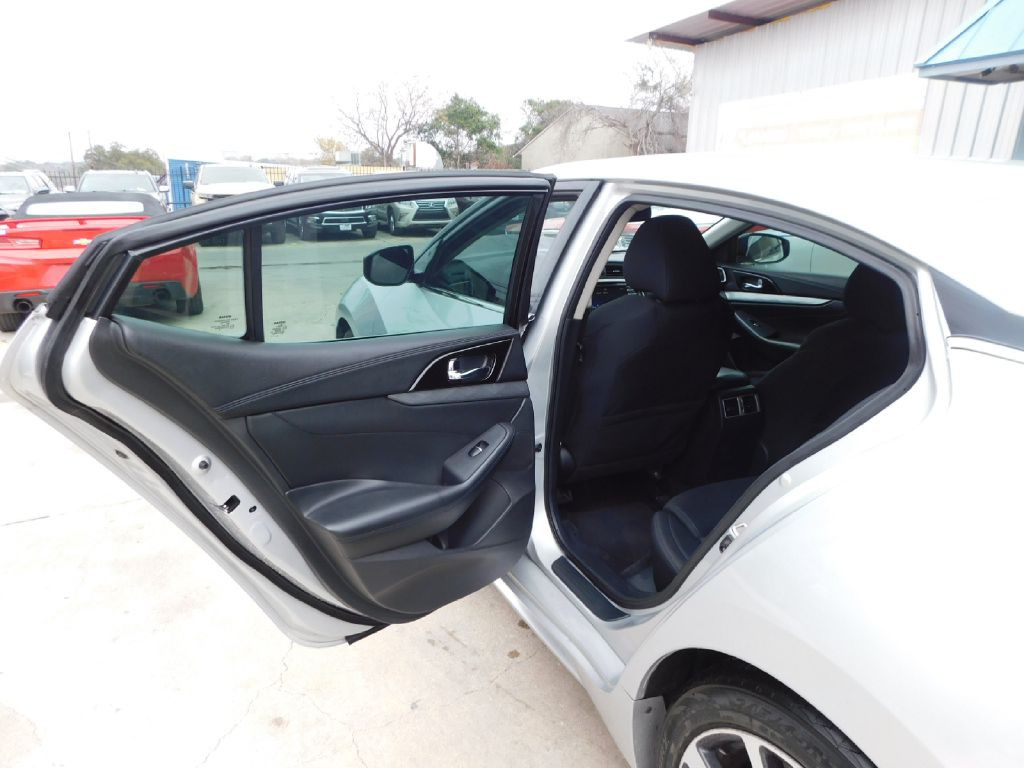 2017 Nissan Maxima Image 19