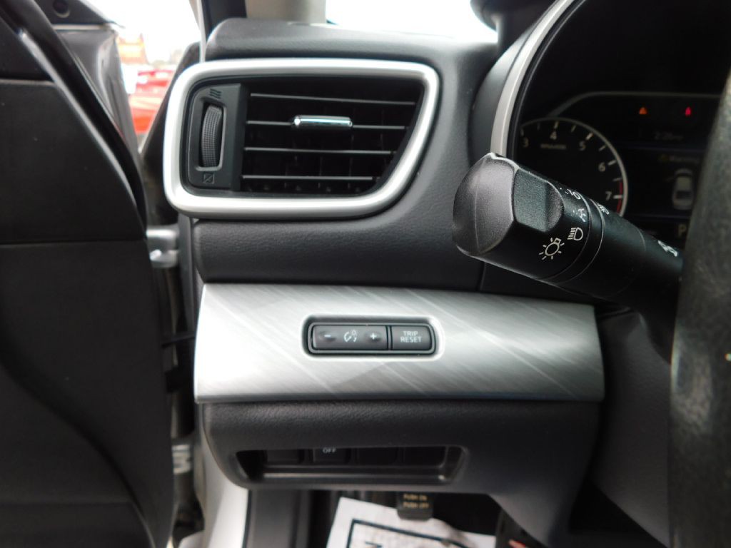 2017 Nissan Maxima Image 23