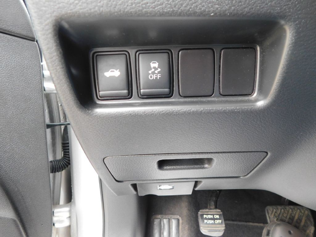 2017 Nissan Maxima Image 24