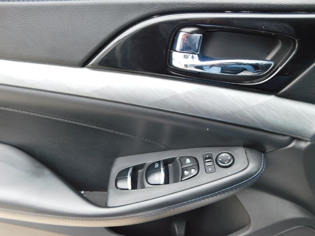 2017 Nissan Maxima Image 25