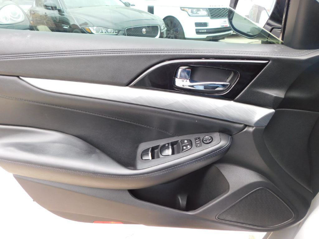 2017 Nissan Maxima Image 26