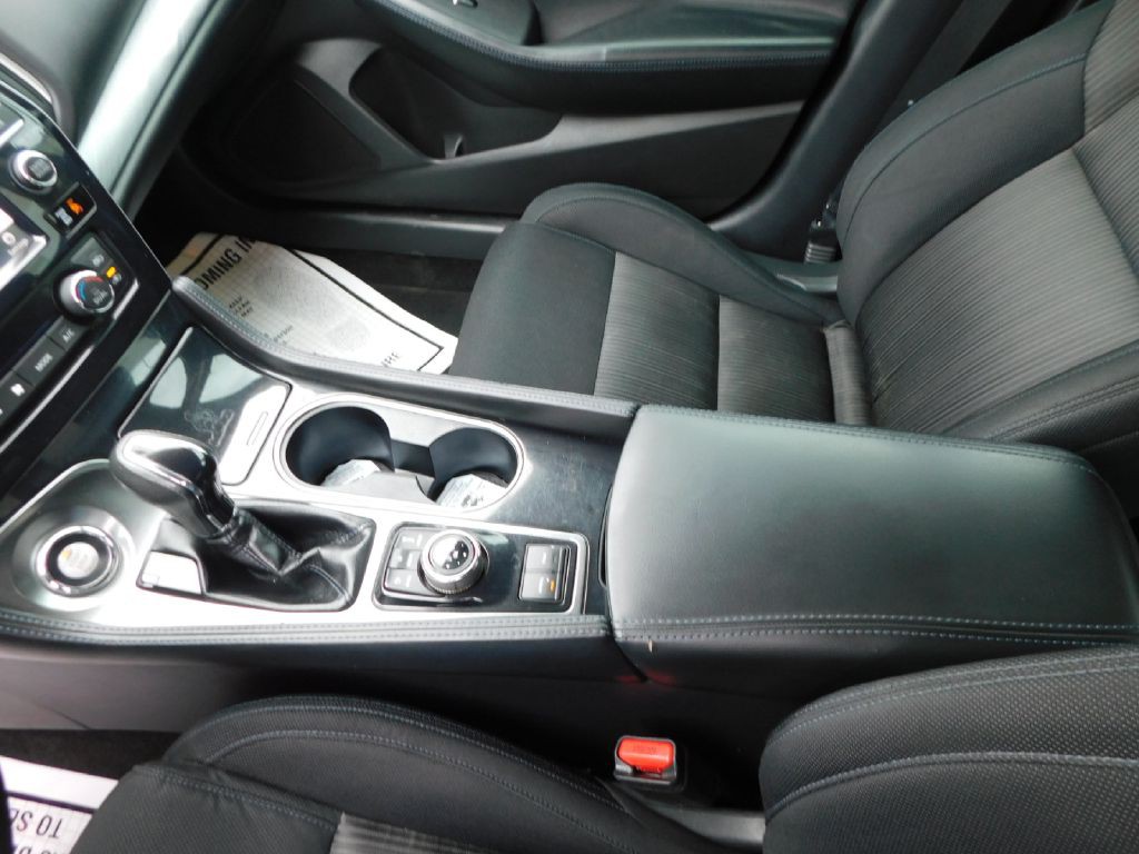 2017 Nissan Maxima Image 32
