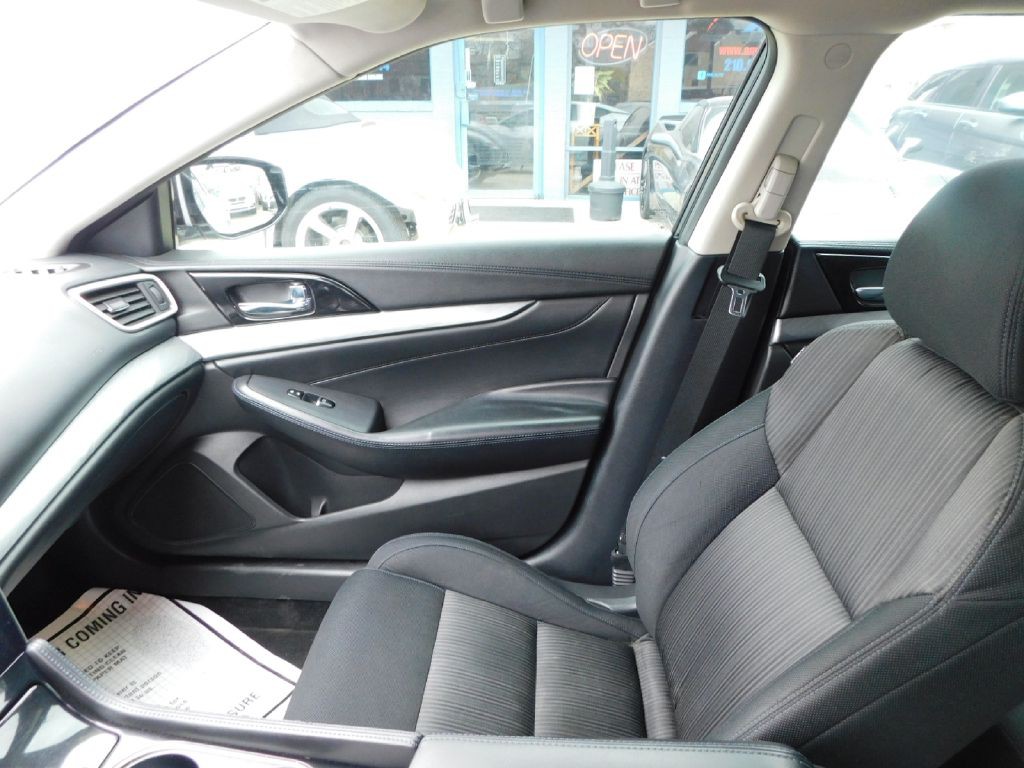 2017 Nissan Maxima Image 33