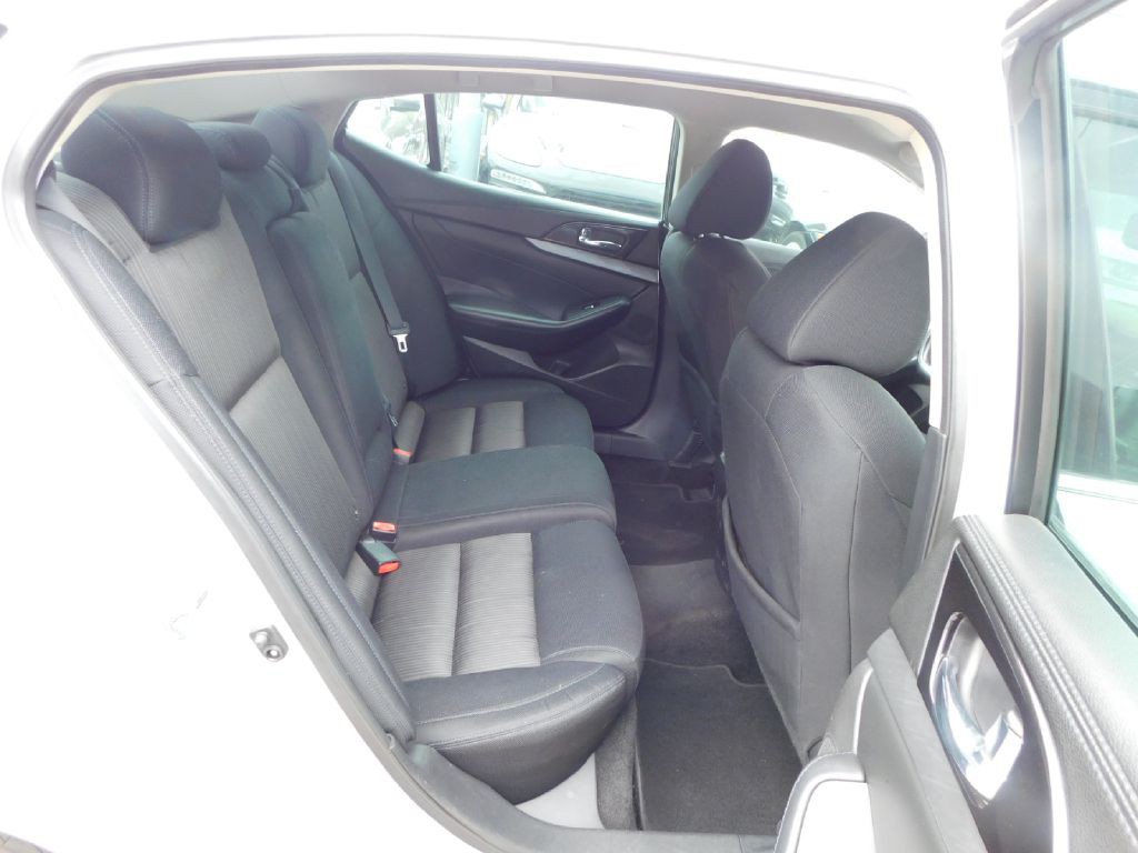 2017 Nissan Maxima Image 37