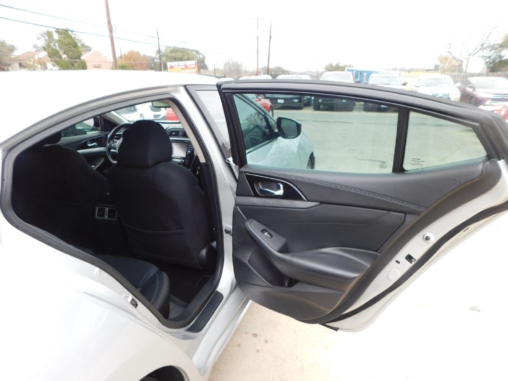 2017 Nissan Maxima Image 38