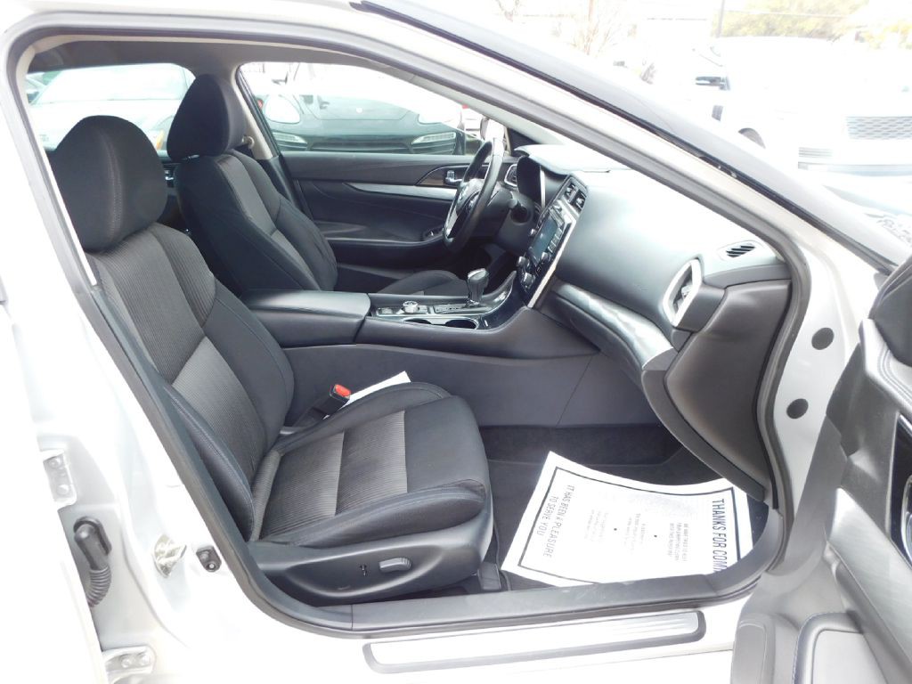 2017 Nissan Maxima Image 39