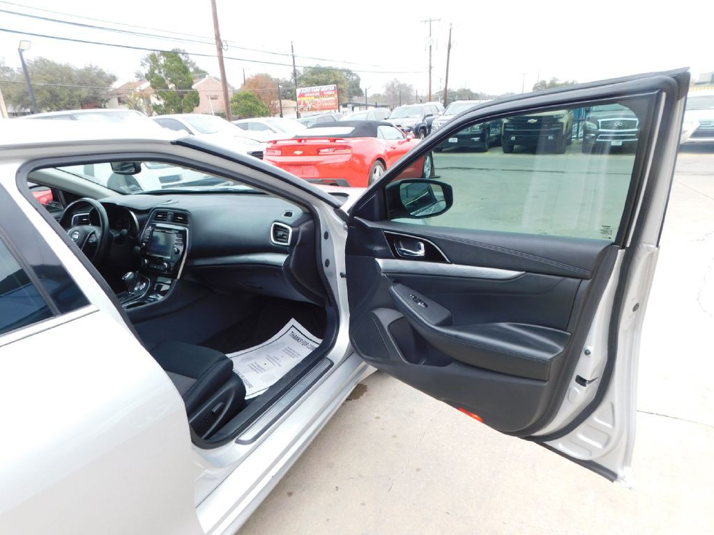 2017 Nissan Maxima Image 40