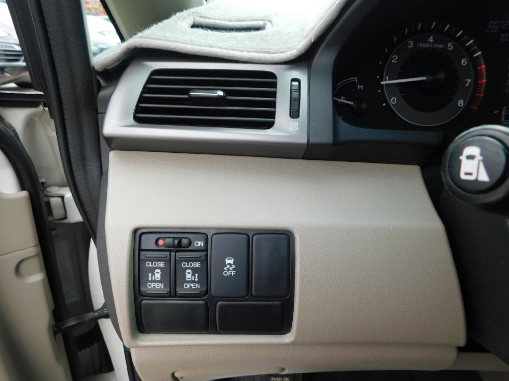 2015 Honda Odyssey Image 29