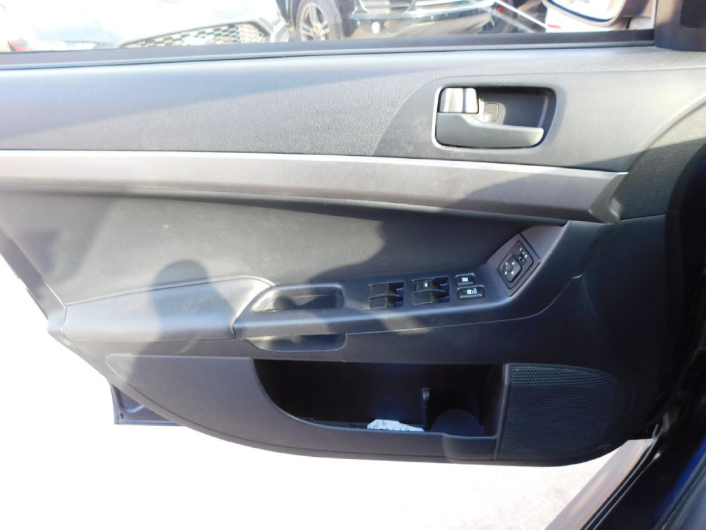 2014 Mitsubishi Lancer Image 22