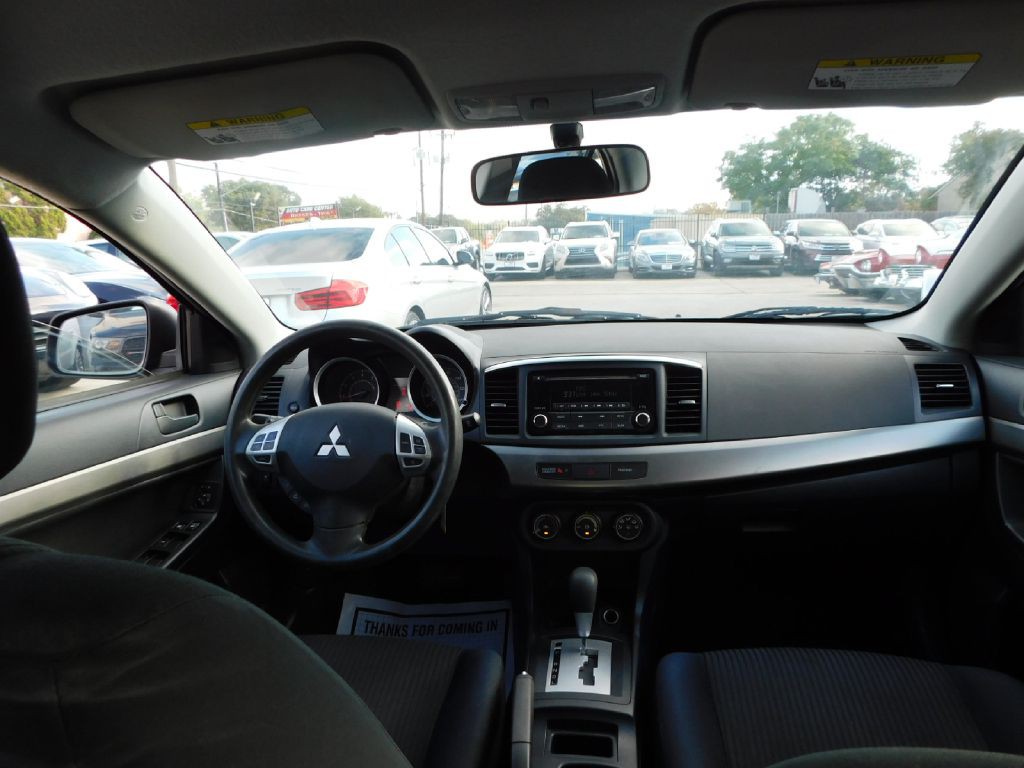 2014 Mitsubishi Lancer Image 30