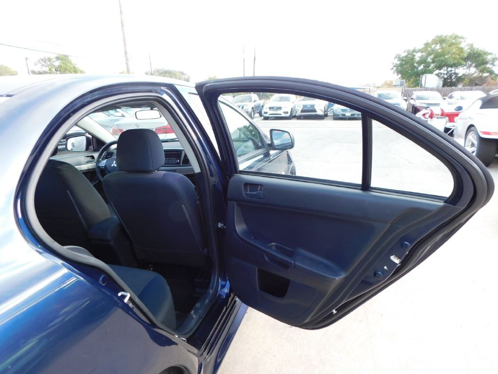 2014 Mitsubishi Lancer Image 33