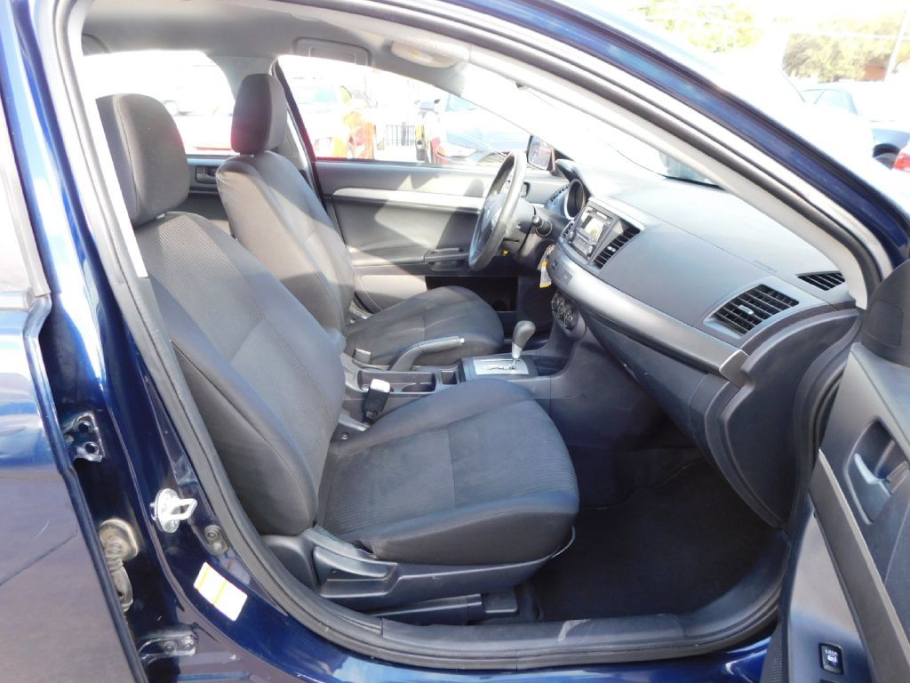 2014 Mitsubishi Lancer Image 34