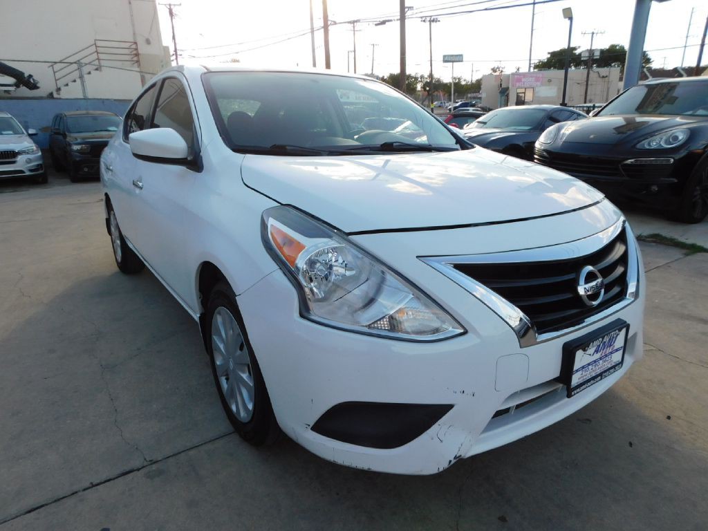 2017 Nissan Versa Image 1