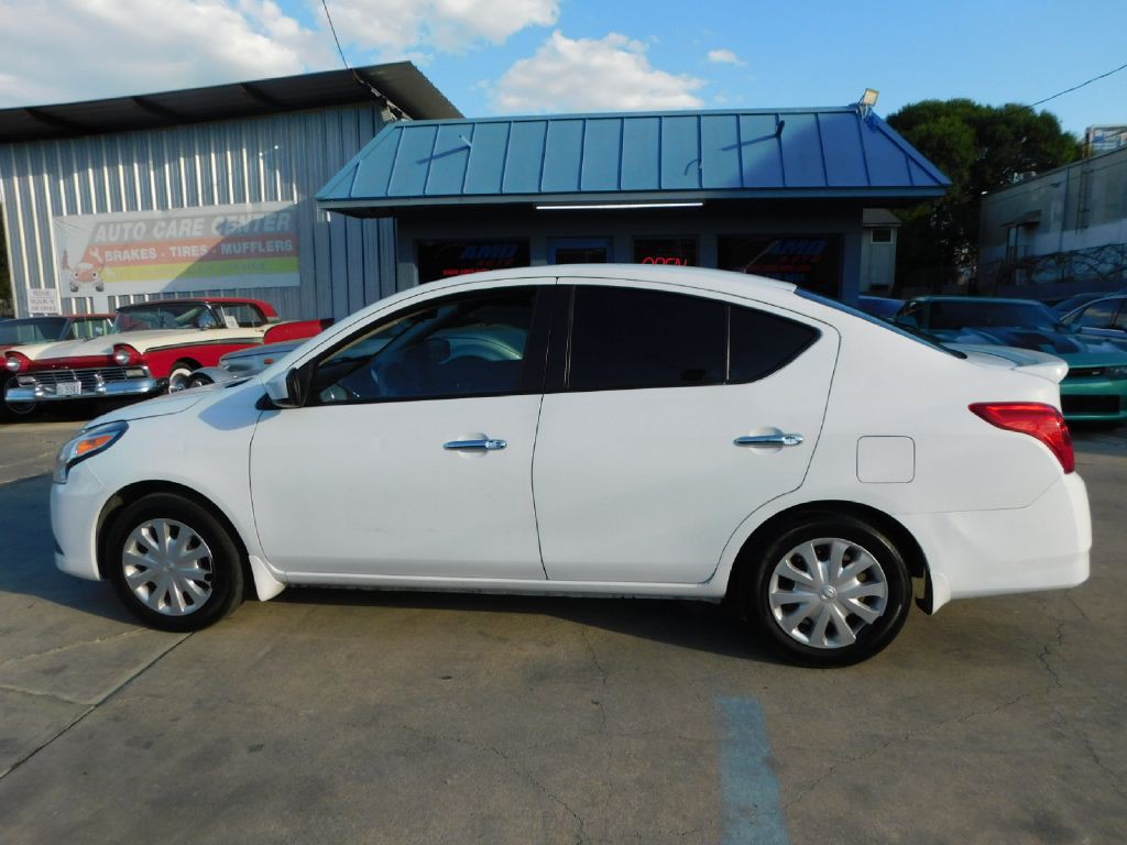 2017 Nissan Versa Image 4