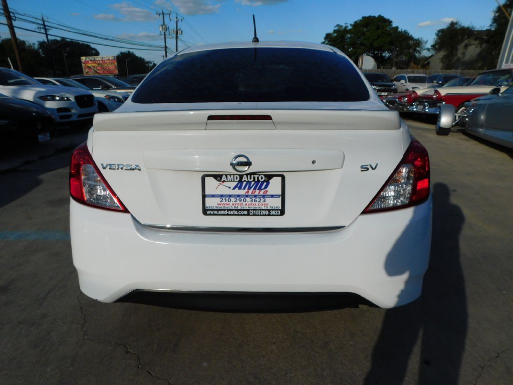 2017 Nissan Versa Image 6