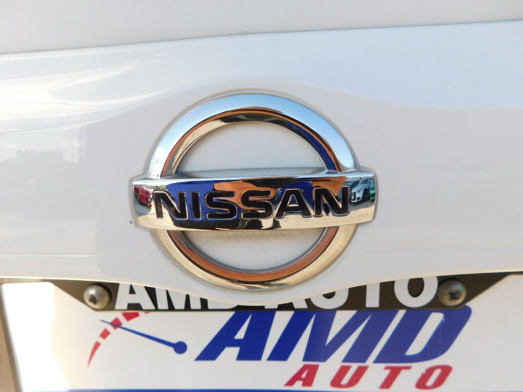 2017 Nissan Versa Image 12