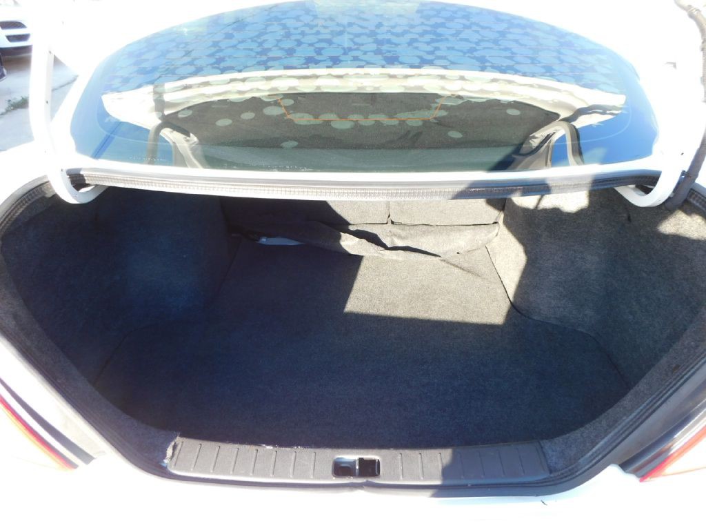 2017 Nissan Versa Image 14