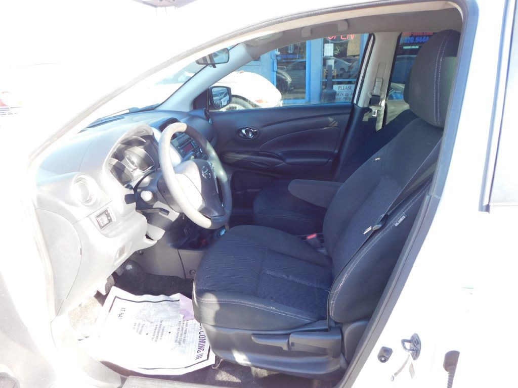 2017 Nissan Versa Image 18