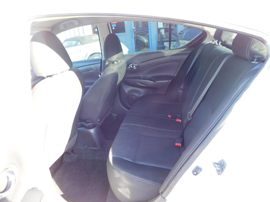 2017 Nissan Versa Image 20