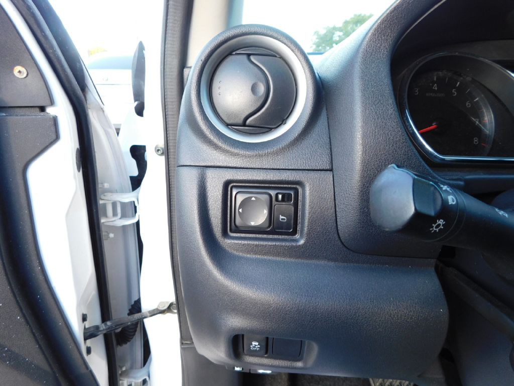 2017 Nissan Versa Image 23