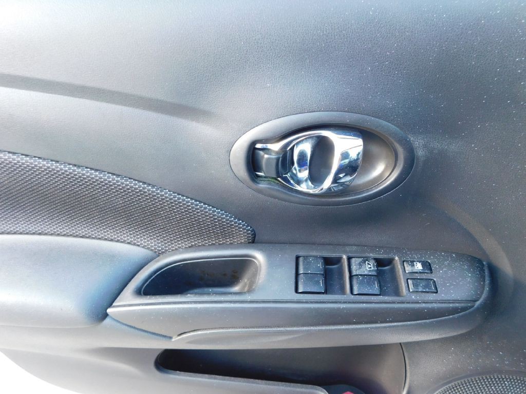 2017 Nissan Versa Image 25