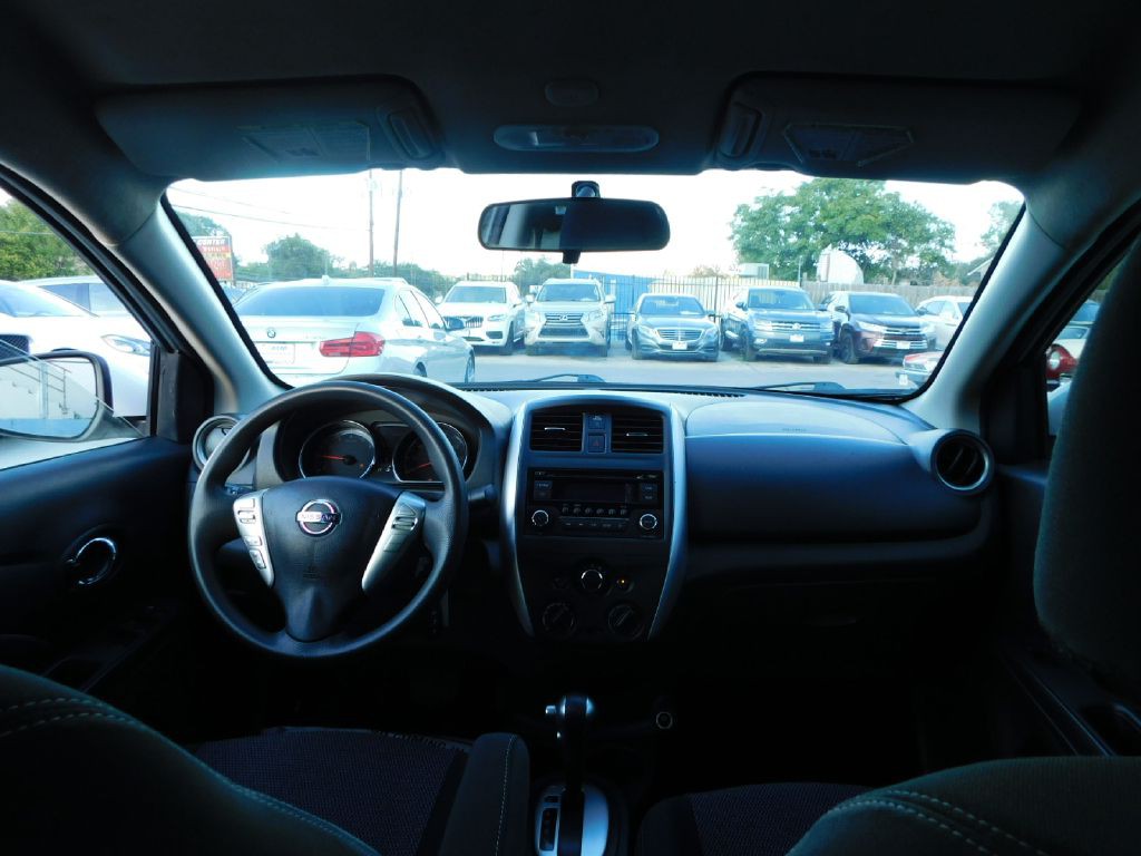 2017 Nissan Versa Image 34